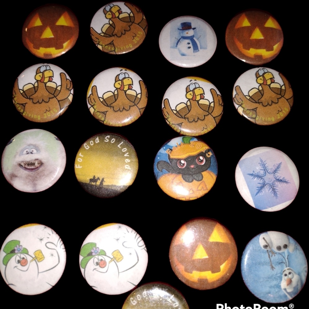 Twenty-five Holiday Themed One Inch Buttons - Picture 2 of 10